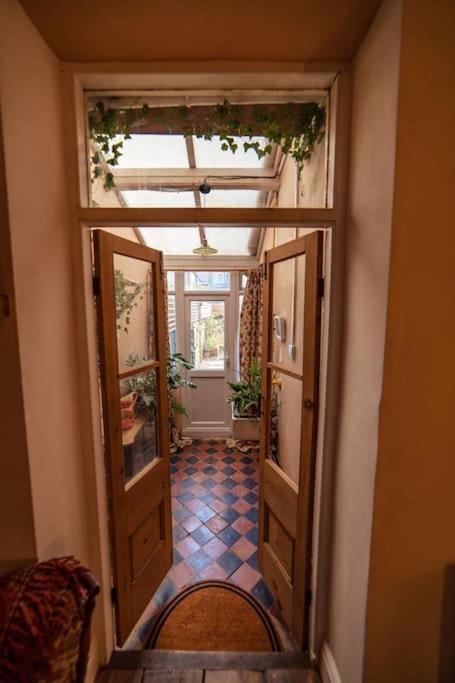 Glenroy Arts Gallery Meets Living Space Cardiff Extérieur photo